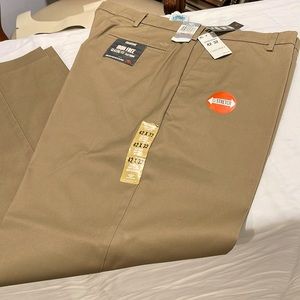 Dockers, men classic fit casual pants, W42 L32, NWT.